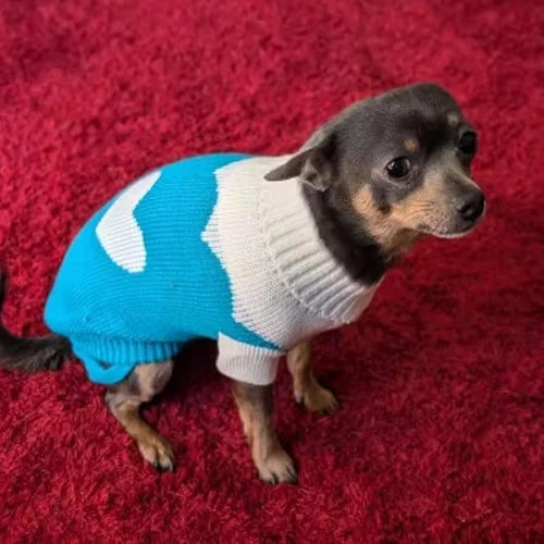 Pull col roulé bleu avec motif coeur